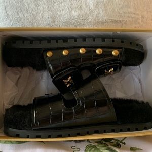 Michael kors stark slide size 10M black and gold